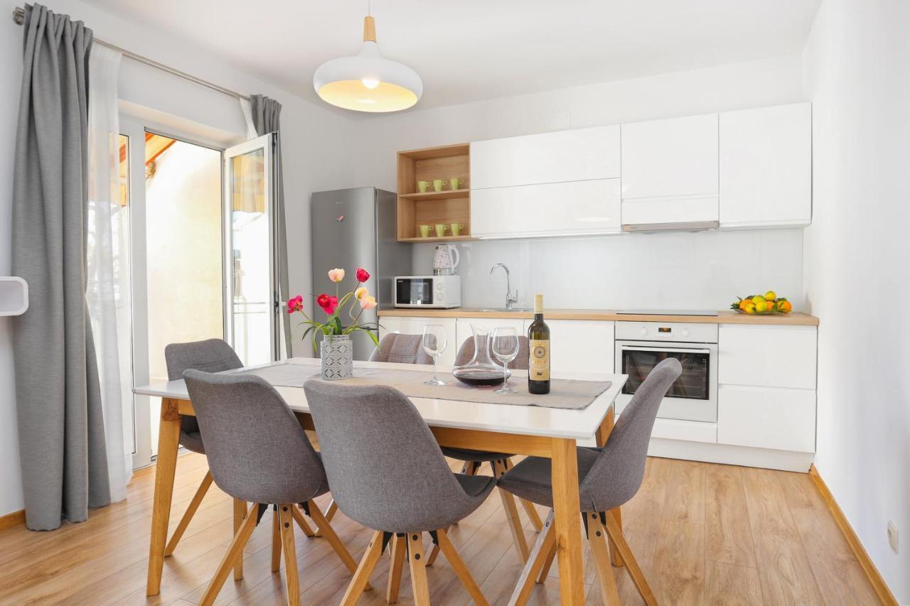 Apartments by the sea Podgora, Makarska - 2594 Bagian luar foto